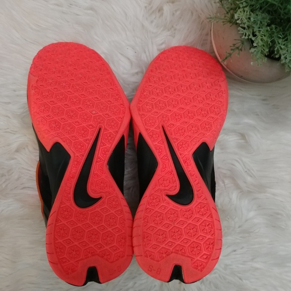 Nike Youth Lebron James Sneakers - Picture 3 of 8